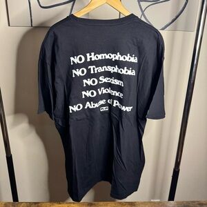 Men’s obey tee size XL